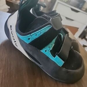 Evolv Rock Climbing Shoes Women's Athletic Shoes - Black and Blue Size 11
